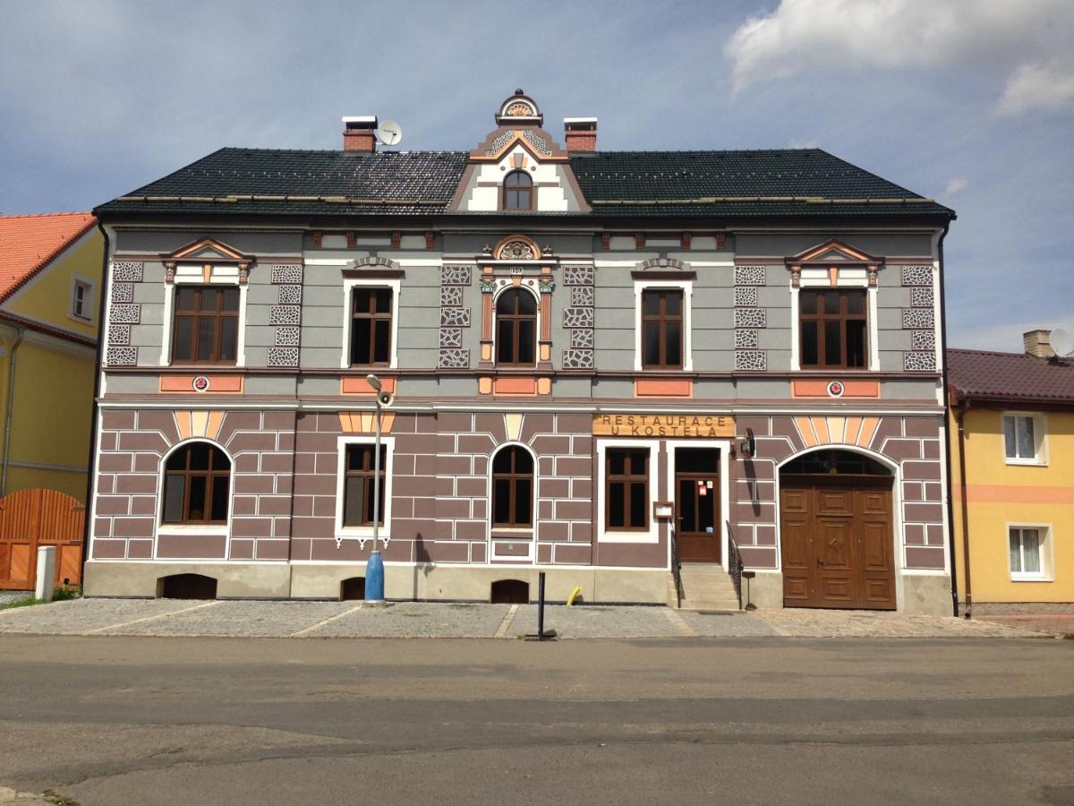 Restaurace U Kostela Hotell Marianske Radcice Exteriör bild